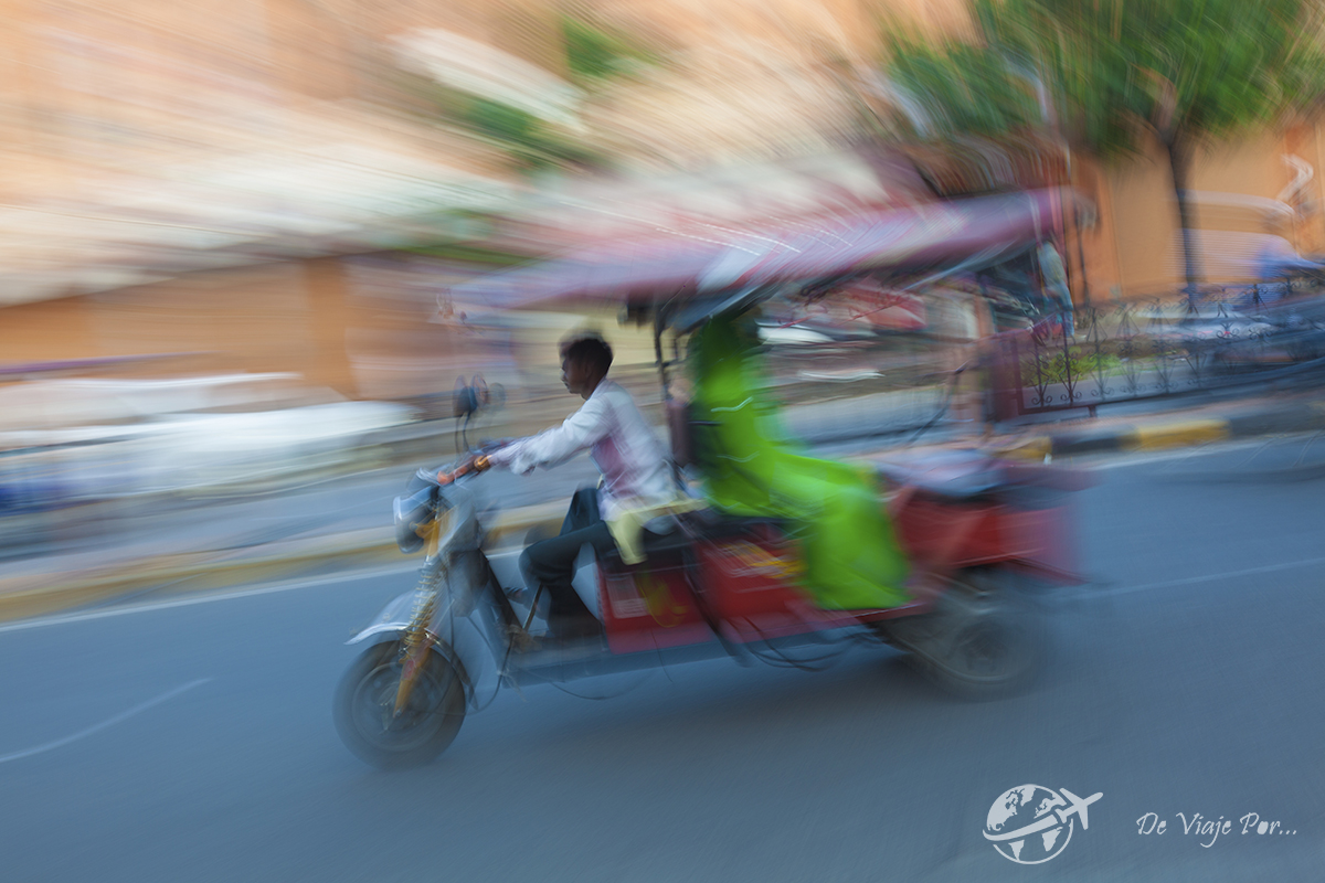 Tuk tuk en la ciudad de Jaipur, La India